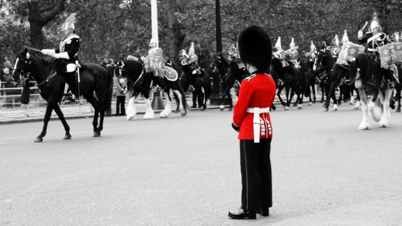 „Маносферата“ вкарва женомразство в британската армия